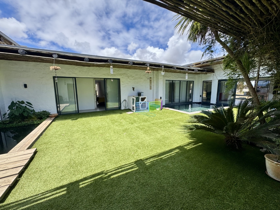 5 Bedroom Property for Sale in Cape Farms Western Cape